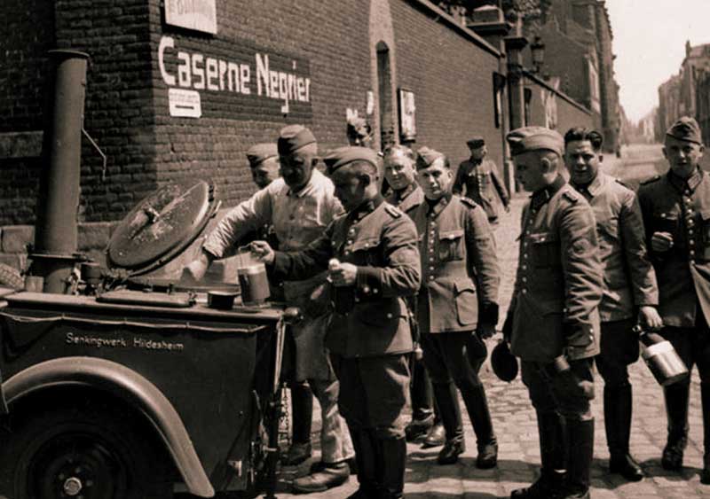 2 wehrmacht and order police france 1940 soup distribution