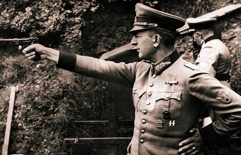 4 kurt daluege practicing lugar pistol prague 1942