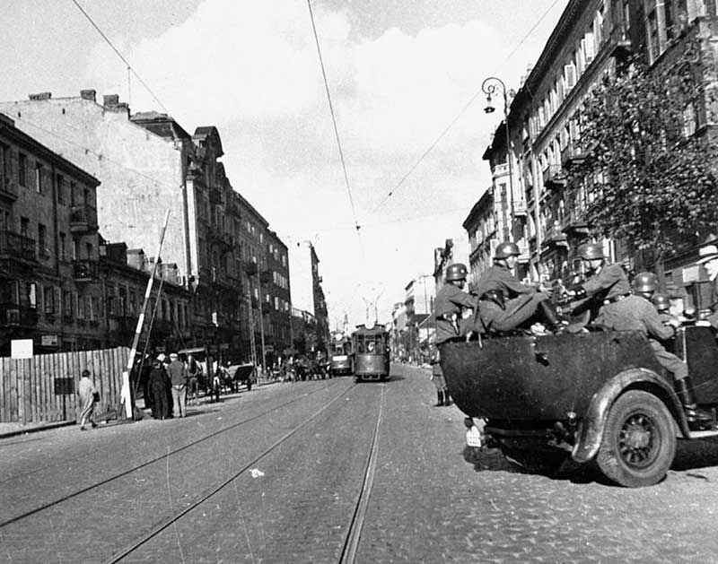 ghetto entrance guarded