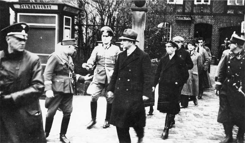 jewish men rounded up 1934