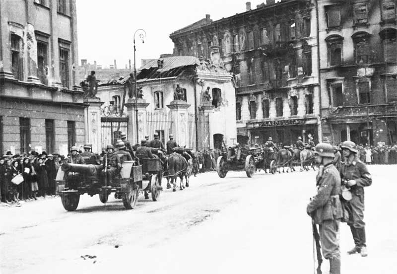 german troops in warsaw poland