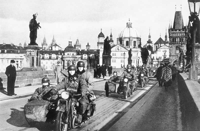 german troops march 1939 prague